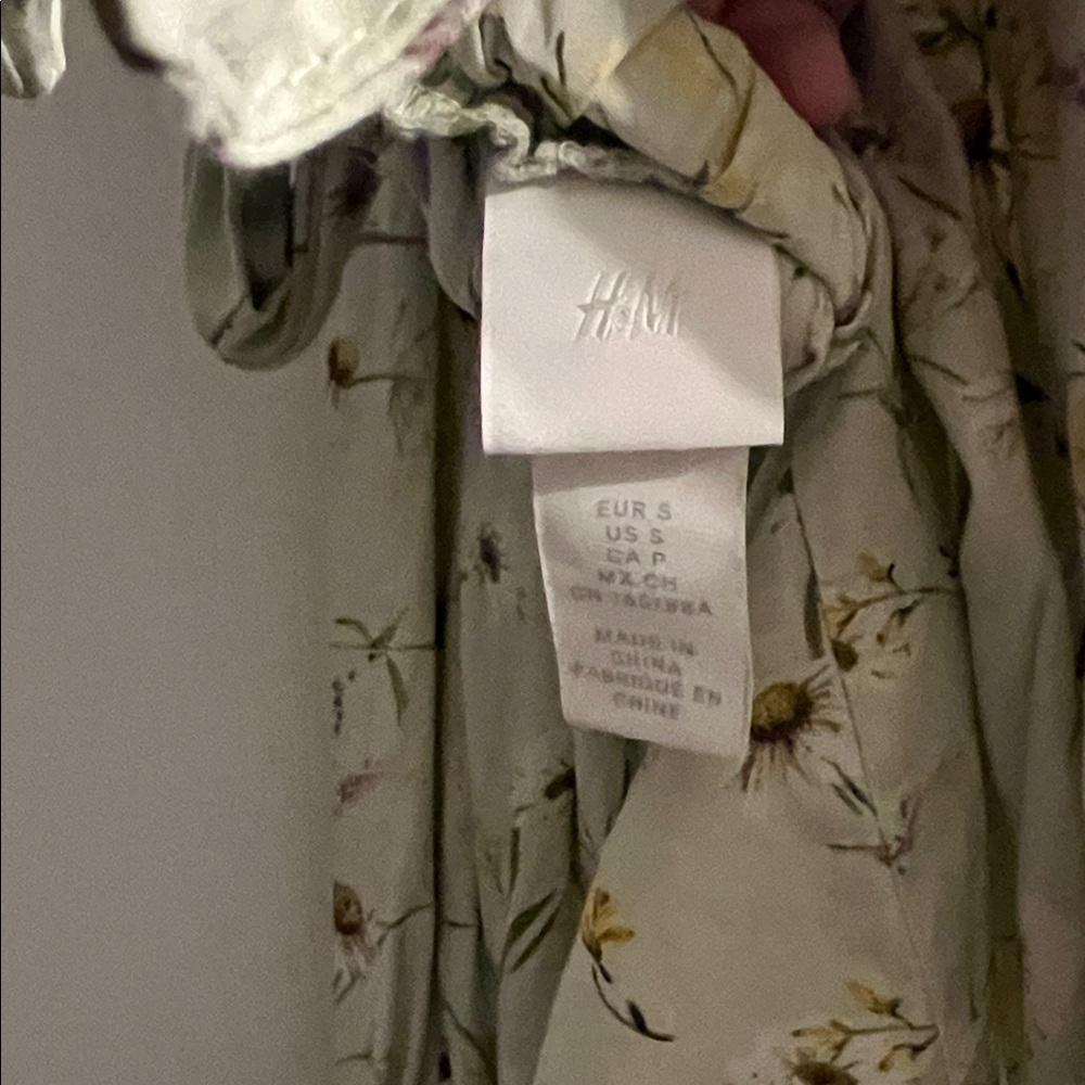 H&M Floral Maxi Dress with Ruffle Sleeves - Cream - Picture 4 of 4